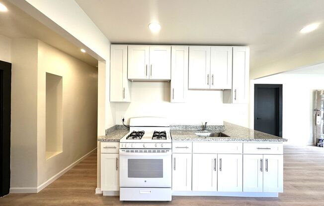 5 Bed/2 Full Baths W/Washer&Dryer Hook Ups!