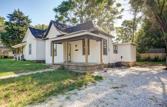 3 Bedroom, 1 Bathroom remodeled house!