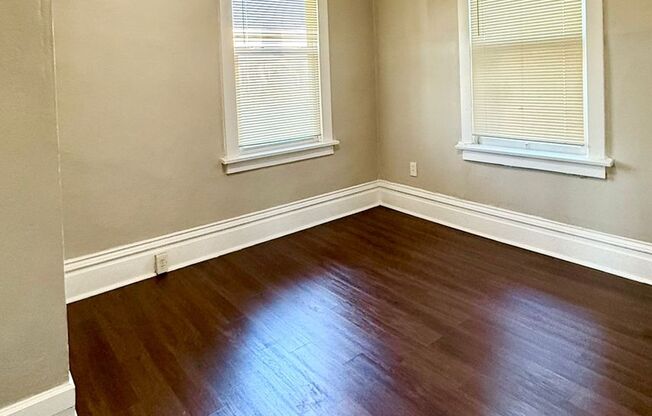 2 beds, 1 bath, $1,300