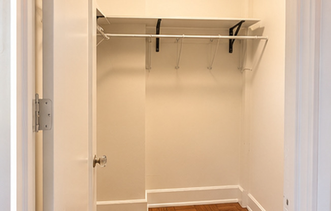 2 beds, 1 bath, 940 sqft, $2,595, Unit 604
