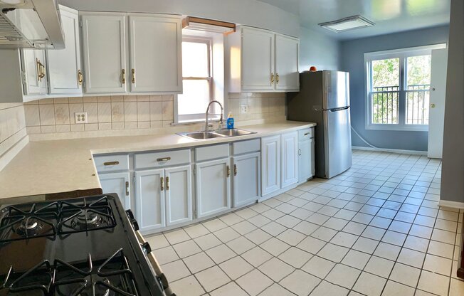 2513 W PERSHING RD