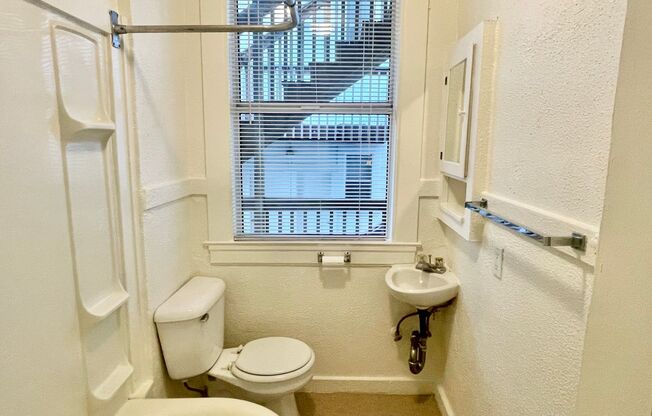 Studio, 1 bath, $1,595