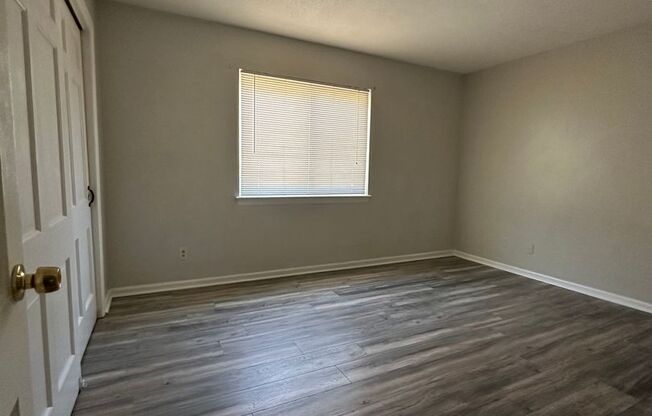 2 beds, 1 bath, 900 sqft, $1,200, Unit A