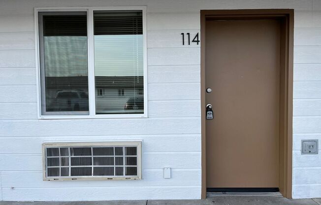 1 bed, 1 bath, 304 sqft, $905, Unit Unit 114