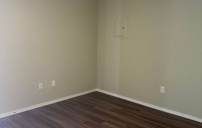 Cozy 1 bedroom 1 bath newly remodeled apartment home available for immediate move in!