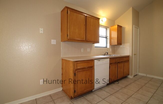 3 beds, 2 baths, $1,395