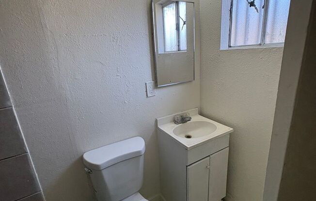 Studio, 1 bath, $695, Unit 3