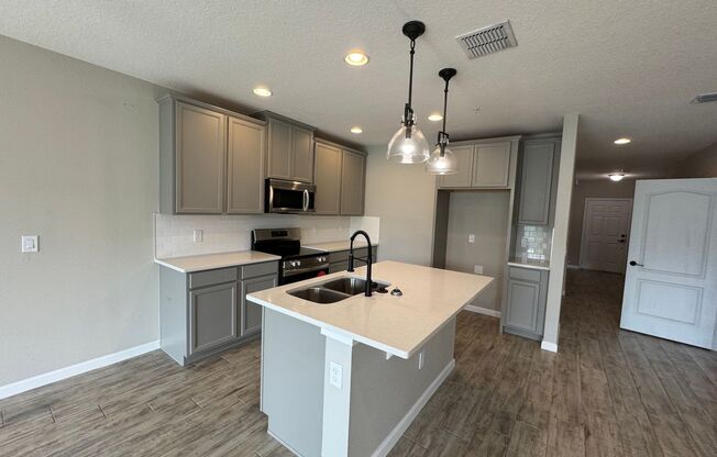 3 BD/2.5 BA Home, Modern Elegance Meets Everyday Comfort – Your Sanctuary Awaits