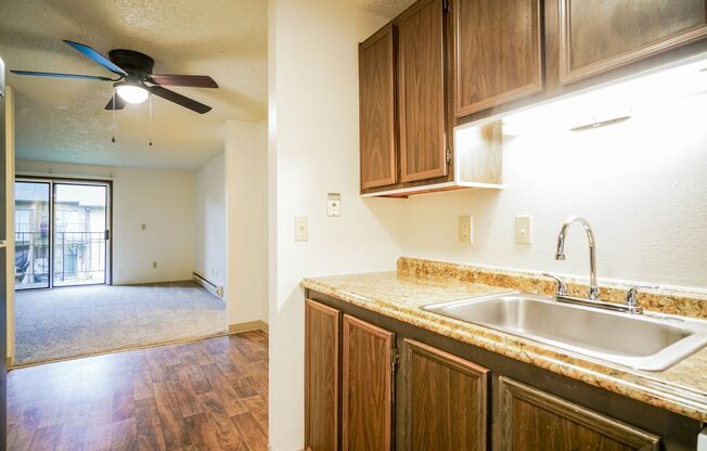 3 beds, 1 bath, 950 sqft, $1,620, Unit C-08