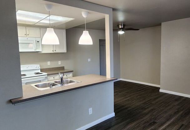 1 bed, 1 bath, 720 sqft, $1,990, Unit 21
