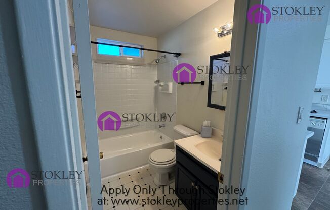 2 beds, 1 bath, $2,095, Unit Oakland Blv 1440 #09