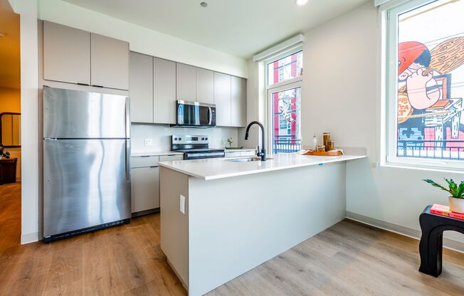 2 beds, 2 baths, 817 sqft, $4,005, Unit 212