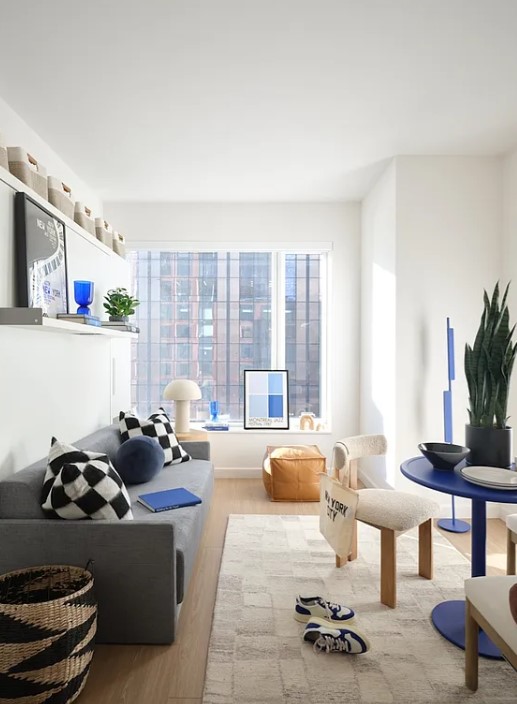 457 W 40 ST