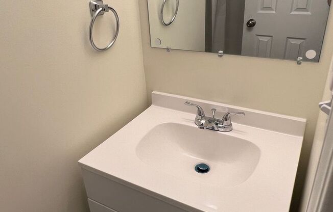 2 beds, 1 bath, 600 sqft, $725, Unit 440 SE Tefft St - Unit 09