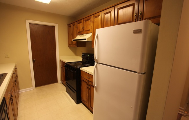 3 beds, 2 baths, $1,250, Unit # 9 B