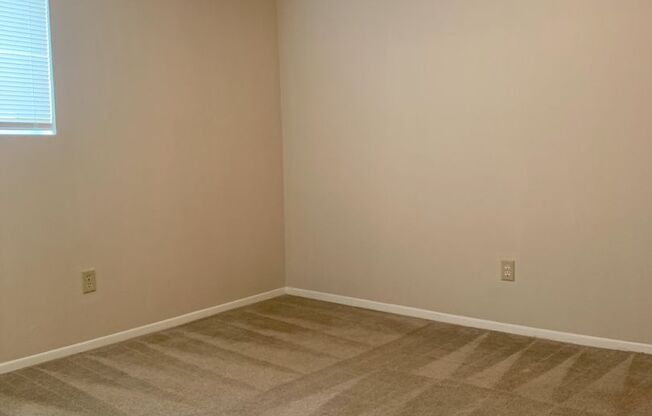 2 beds, 1 bath, 700 sqft, $880, Unit 9022