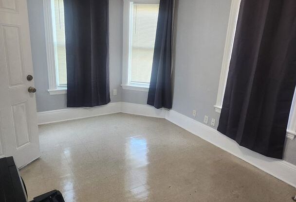 Clean, newly renovated rooming house rooms available for rent (Light St, Lynn)