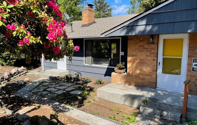Spacious 4 bedroom, 2 bath Home in Northgate!