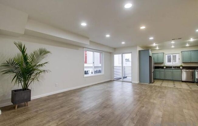2 Bed, 1.5 Bath Stunning, Gated Tri-Level Townhouse!