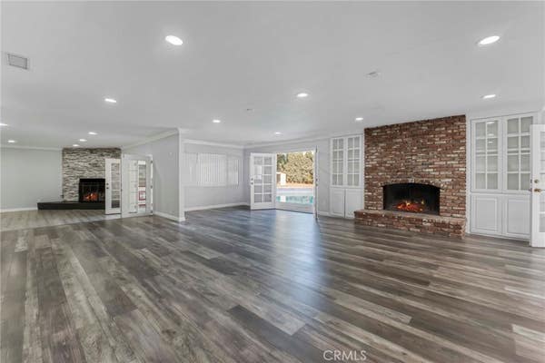 8558 PASO ROBLES AVE