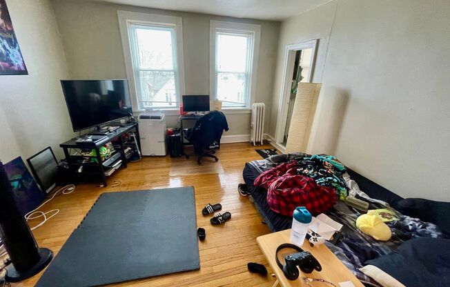 1 bed, 1 bath, $895, Unit 31