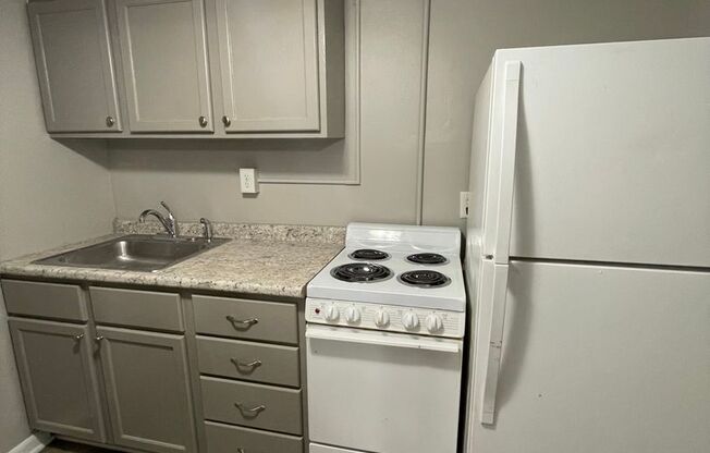 1 bed, 1 bath, $725, Unit C10