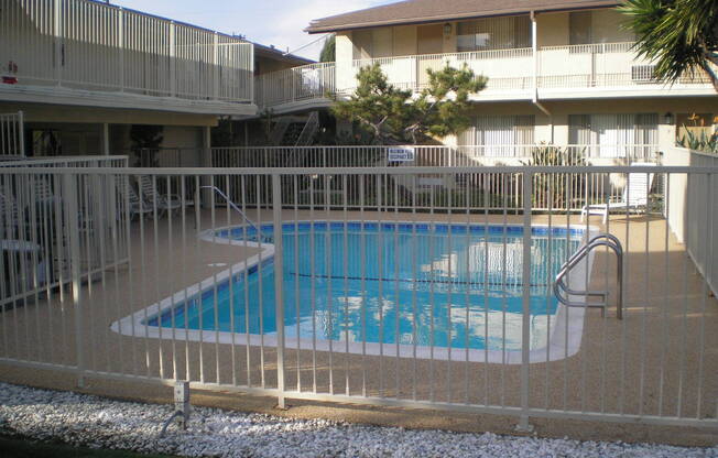 2 beds, 1 bath, 780 sqft, $2,200, Unit 35