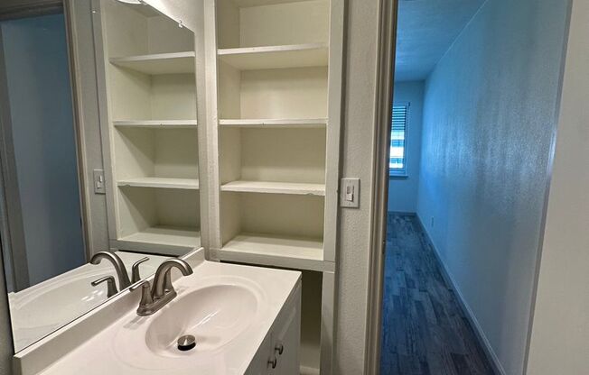 1 bed, 1 bath, 577 sqft, $1,100, Unit 4950A