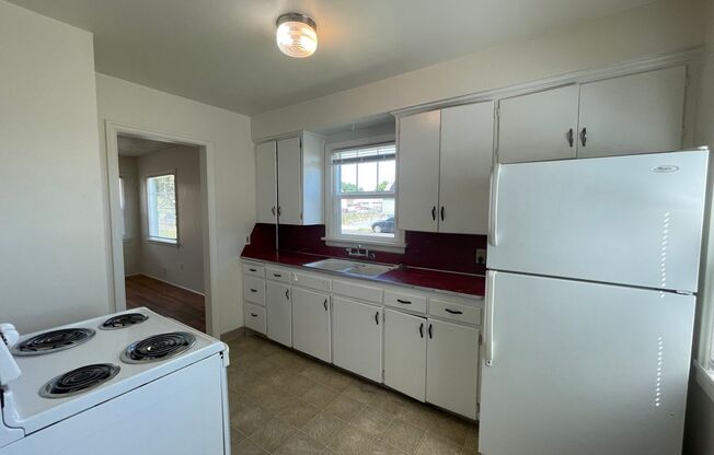 2 beds, 1 bath, $1,395