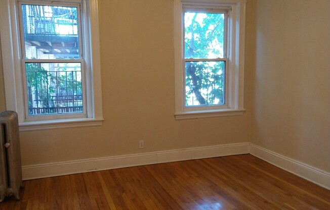 2 beds, 1 bath, $3,100, Unit 8