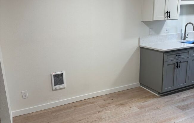 2 beds, 1 bath, $1,525, Unit # 3