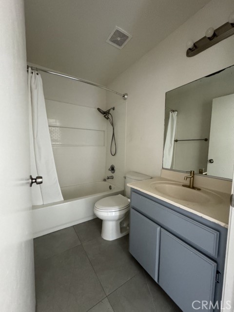 2 beds, 1.5 baths, 750 sqft, $2,300