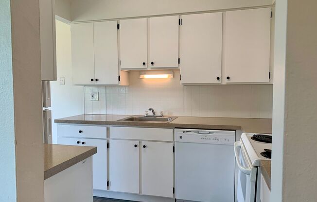 2 beds, 1 bath, 960 sqft, $1,498, Unit 2