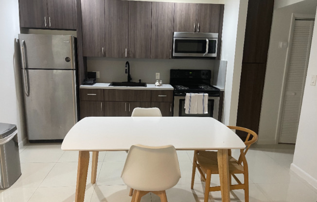 18 NW 45 ST