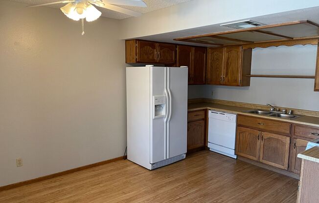 Beautiful condo 2 bedroom 2 bath with balcony
