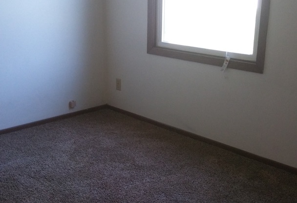 2 beds, 1 bath, $1,045, Unit 601-07