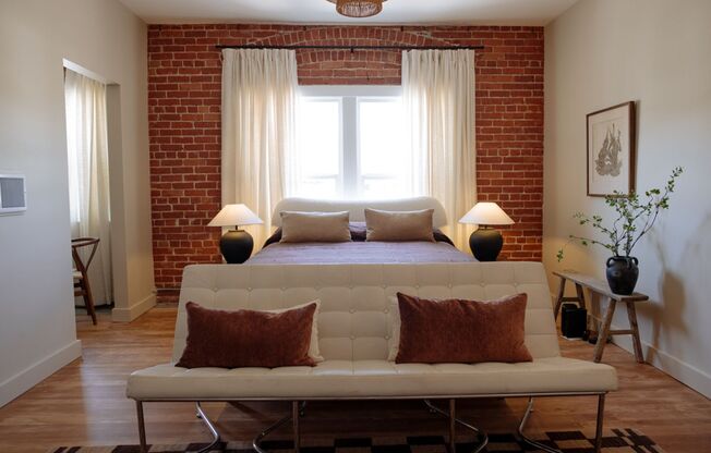 Studio, 1 bath, 275 sqft, $2,199, Unit 402