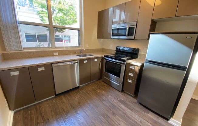 2 beds, 1.5 baths, $1,995, Unit 114