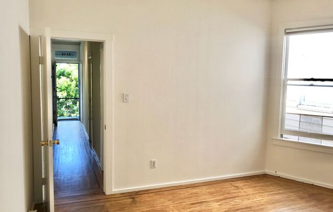 2 beds, 1 bath, $3,495, Unit 3963 24th Street