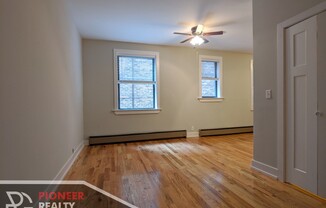 635 W Barry Ave