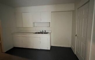 1 bed, 1 bath, $650, Unit UNIT B