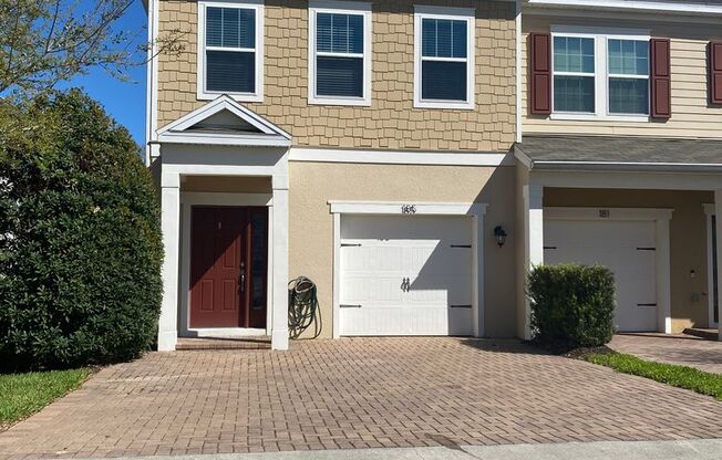 3 BEDROOOMS. 2.5 BATHROOM TOWNHOME NEAR THE HEART OF OVIEDO!