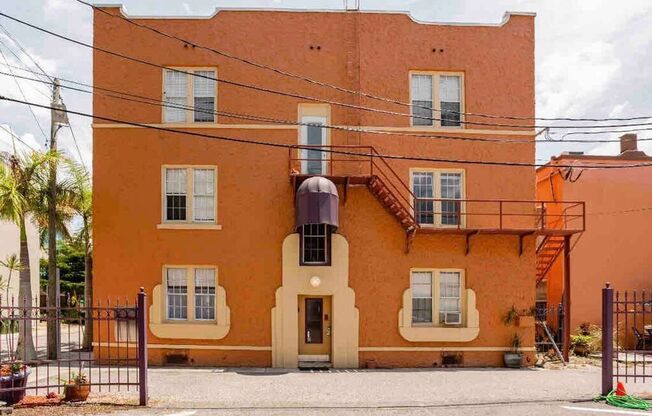 Chic, Vintage, and Charming Urban Downtown Sarasota Apartments