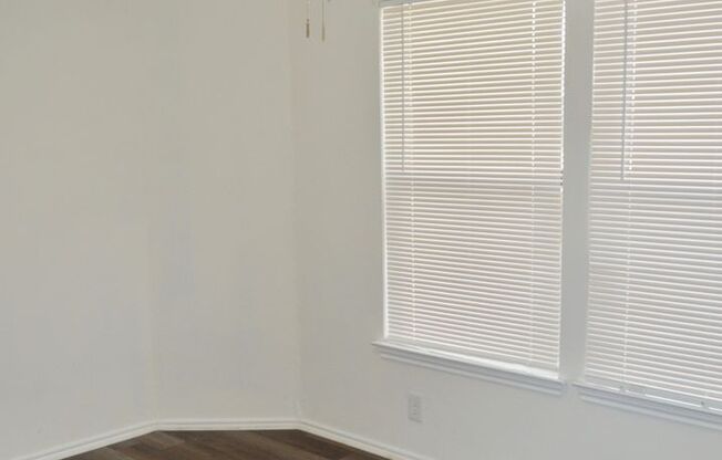 Charming 3 bed 2 bath with a converted garage in Heritage Farms