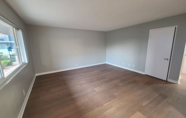 2 beds, 1 bath, 950 sqft, $2,695, Unit 4720-11