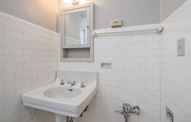 1 bed, 1 bath, 600 sqft, $849, Unit 211