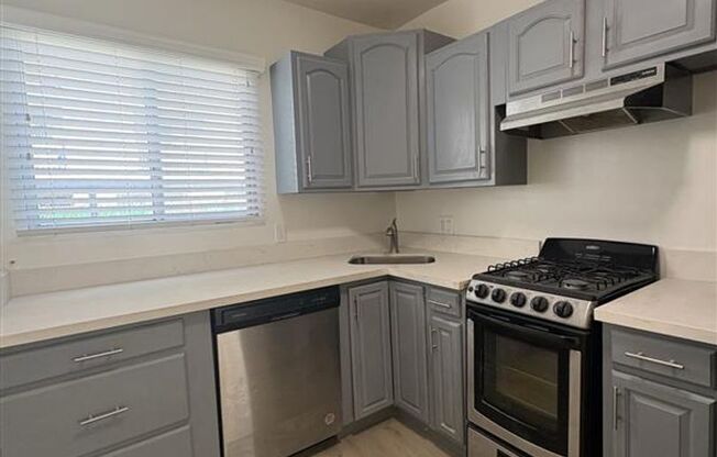 Studio, 1 bath, 900 sqft, $2,195, Unit 2727 Abbot Kinney Apt 1