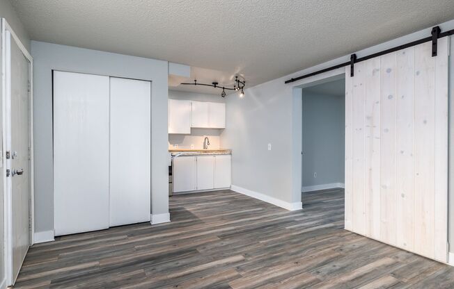 Studio, 1 bath, 650 sqft, $1,095, Unit 37