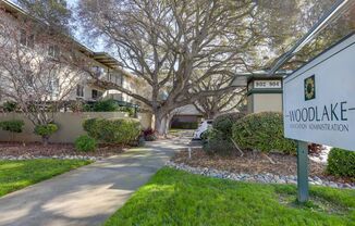 1 Bed / 1 Bath pet friendly condo with parking in beautiful San Mateo. YouTube Tour!