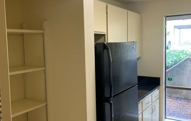2 beds, 1.5 baths, 940 sqft, $1,705, Unit 0142